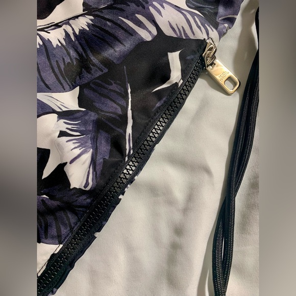 Dolce & Gabbana Leaf Print Drawstring Bag - Picture 2 of 8